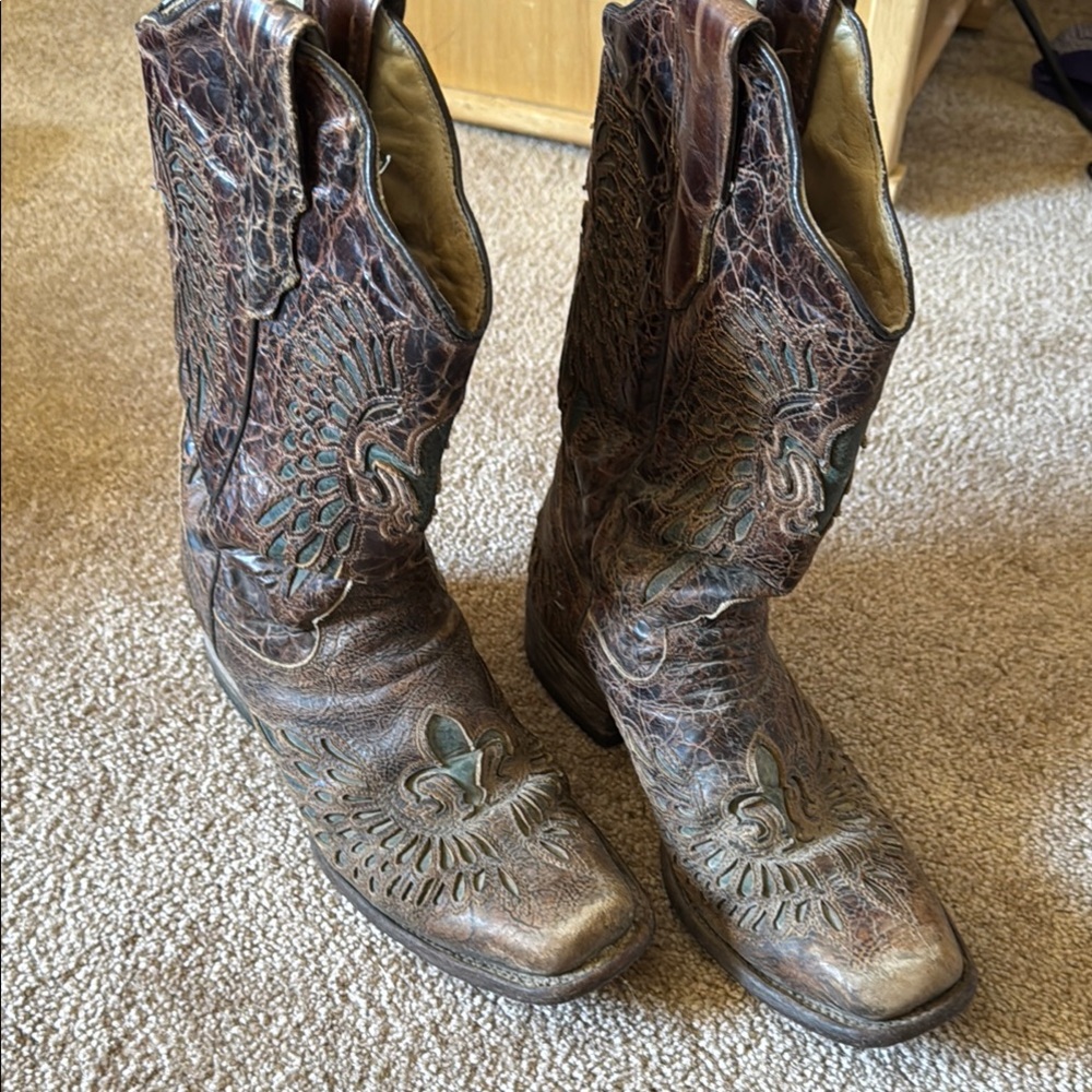 Corral Brown Western Cowboy Boots with Embroidered Design